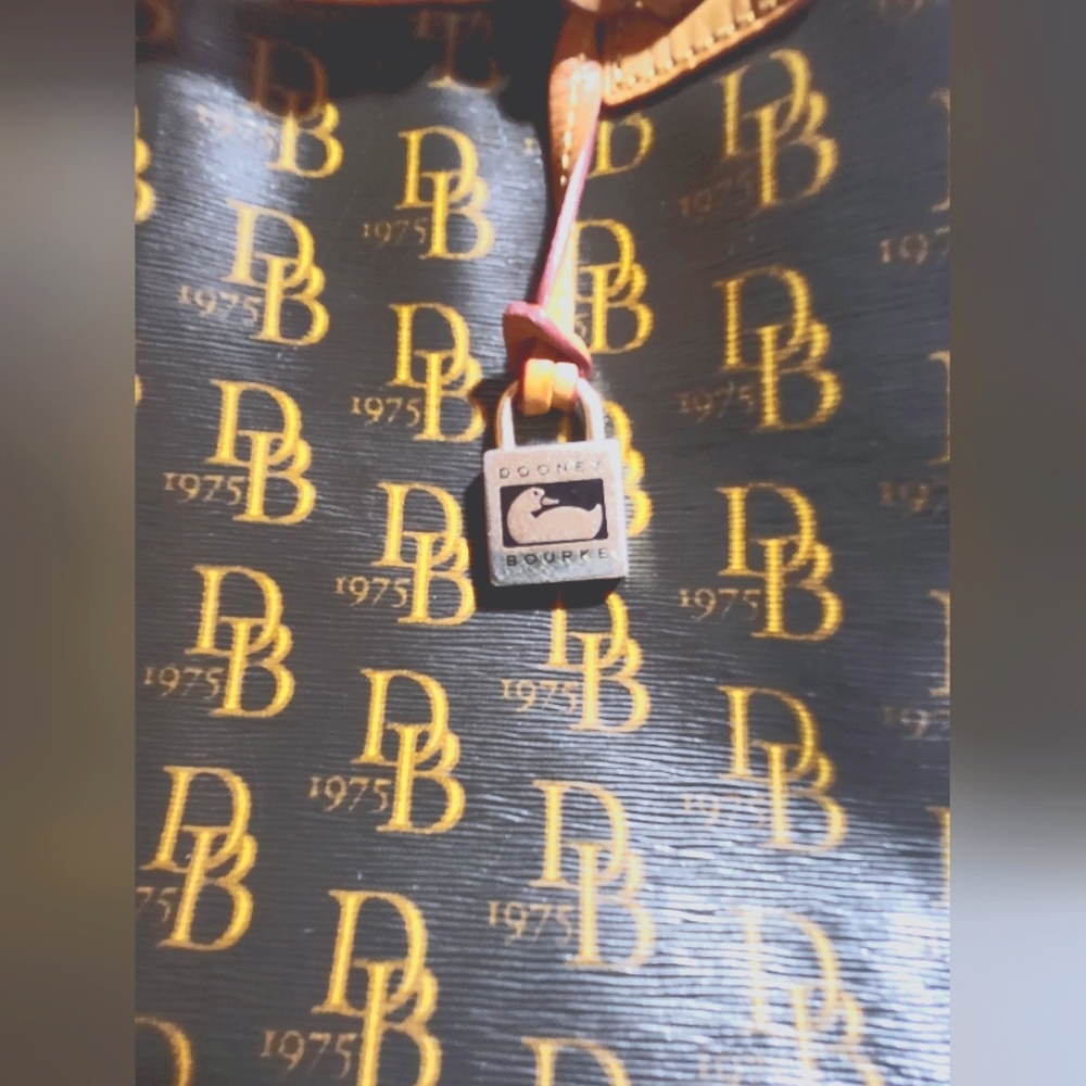 Authentic Large Dooney&Bourke Tote/Travel/Carryon Bag